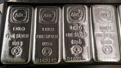 تراجع أسعار الفضة في الإمارات اليوم مع انخفاض الجرام والأونصة