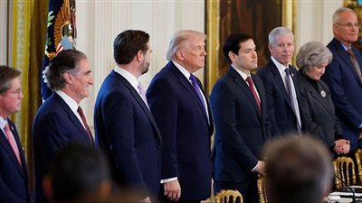 مسؤولو كبرى شركات النفط الأمريكية يحذرون ترامب: فنزويلا “غير قابلة للاستثمار” حاليًا 