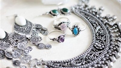 تقلبات مفاجئة تهز سوق المعدن الأبيض.. كيف انعكس المشهد على أسعار الفضة في السعودية؟