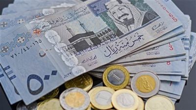 ماذا يحدث لـ سعر الريال السعودي مقابل الجنيه المصري في السوق السوداء؟