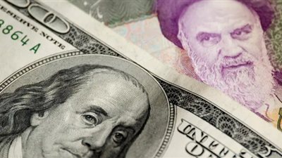 انهيار تاريخي لـ العملة الإيرانية.. الدولار عند 1.5 مليون ريال والاحتجاجات تتصاعد