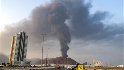 حريق في منطقة الفجيرة للصناعات البترولية بعد هجوم بطائرة مسيرة