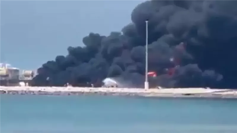 قصف ميناء بوشهر