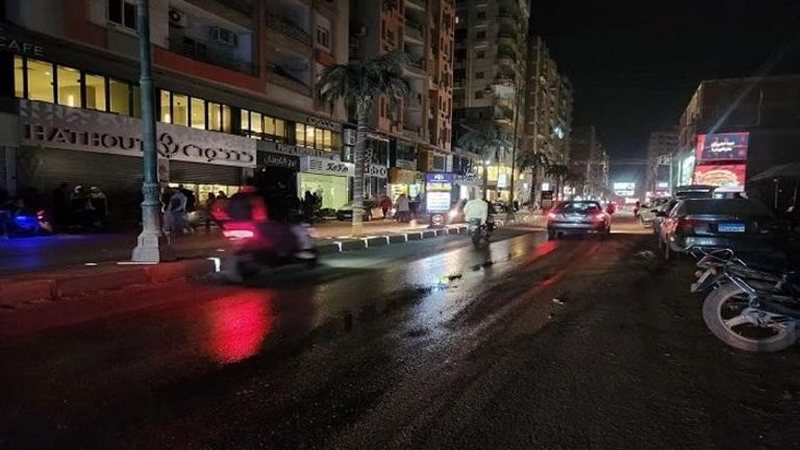 إغلاق المحال والمطاعم